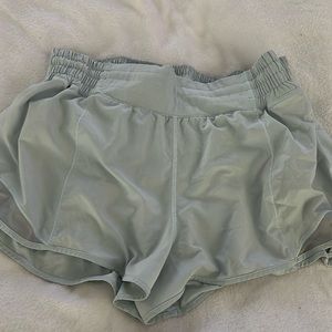 Lululemon hotty hots size 10